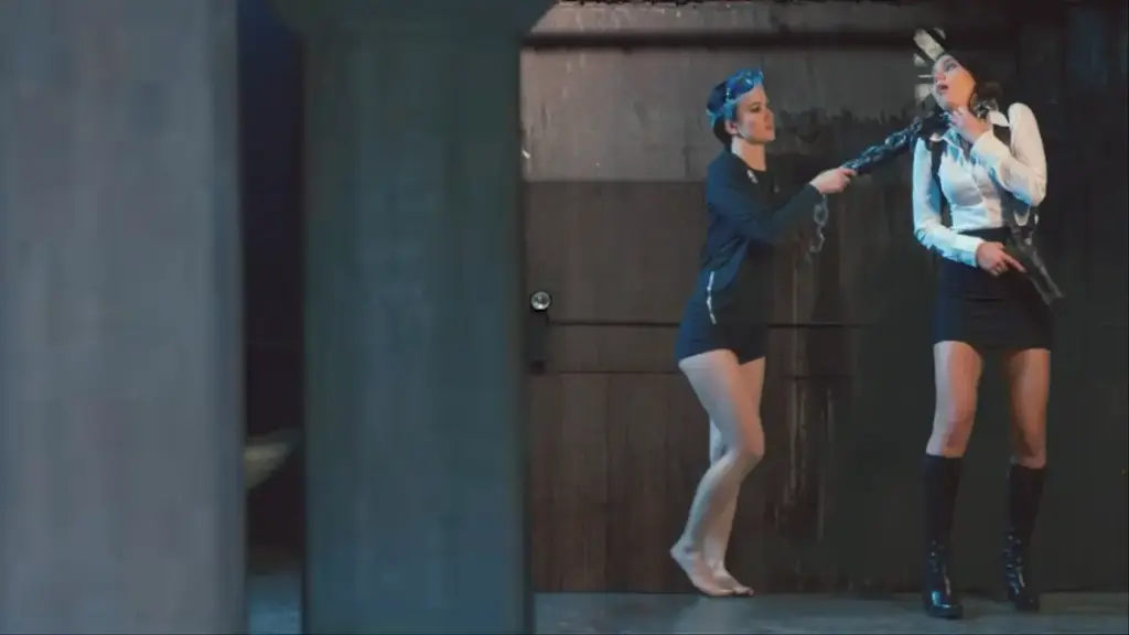 SPIES DIVERS our superheroine nata and her team Infiltrate a submarine and...................
