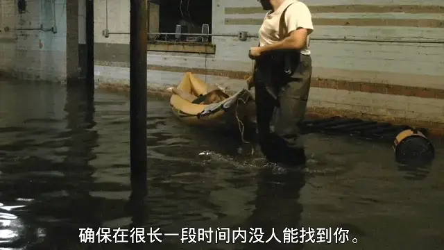 One hell of a bad day. 【中文born】在一个被水淹没的地下室里，她被放置在一个充气小船上。她害怕船会翻过来。水很恶心，被绑起来总是有溺水的危险！他说她太吵了，然后他绑住她的脚踝，这样她就不能下船，当他再次把她留在那里时，她就试图逃跑，尽管她不想下船。A man makes a bound and gagged JJ get into a rubber raft in a creepy flooded warehouse. He’s holding her for ransom and he couldn’t have picked a creepier place! She is terrified that the boat might dump over.  The water is disgusting and there is always the threat of drowning while tied up! He drags the boat around the basement and finally ties her off to a pole and leaves her down there with her elbows tied, wrists tied and cynched to her and ballgagged. When he returns he puts vetwrap over her ballgag. He says that she is being too loud, and then he ties her ankles so she can’t get out of the boat and try to run away when he leaves her there again, tho she doesn’t want to get out of that boat. Who knows what lurks in that water. When he finally returns he says that he has good news, her husband has come through with his  money. He unleashes the raft from the pole and he drags it back across the building…
