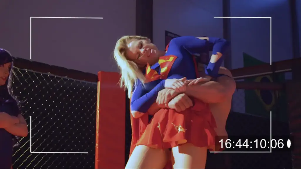 Villains United UK II - Item sold by Rye Dr. Cross doesn't let Chloe Kent recovery from their first encounter and reluctants the newly ousted superHeroine to fight to the death!