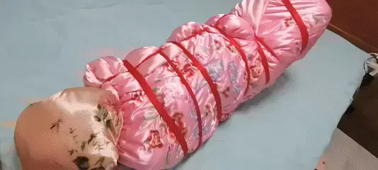 驷马包裹 奴被驷马捆绑.内裤塞嘴...女主的丝裙蒙头捂闷.....又被棉被包裹.....奴闷的嗷嗷叫.........绝对精彩...