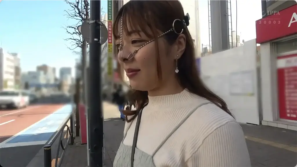 わたしの豚ヅラ、見てください。 水川潤 番号:<span style='color:#b0b0b0;'>[隐藏文字，购买后可见]</span><br>发行日期:2025-10-04<br>导演:千一休  <br>制作商:ドリームチケット  <br>发行商:----<br>类别:单体作品 户外 羞耻 姐姐 M女 鼻勾	<br>演员:水川潤<br>剧情：戴着鼻勾的她来到东京街头，会感受到一种常人难以想象的无与伦比的羞耻感和屈辱感，最终这也会成为一次前所未有的愉悦之行。
