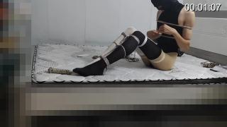 男娘黑丝白丝 伪娘，18岁，180cm 120<br>喜欢cd，自缚，吊缚各种。因为第一次发这个，后面没成功，时间也不够了，所以后面没有，以前自缚什么照片没拍过，喜欢的人多会出续集，有挣扎 有口塞眼罩，或者有想法定制也可以找我留言