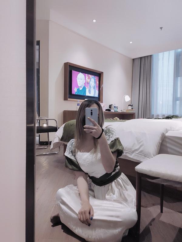 跆拳道妹子全身缚——宫廷裙（补链） 跆拳道妹子全身缚，妹子的好身材已经人尽皆知。毕竟36D大胸是男人女人都会喜欢的吧，江山也宁愿沉浸其中不想自拔。全身缚，手腿绑一起，翘起来的臀部和微微漏出的胸部还是令人遐想的。妹子现在在合肥，有真实约拍计划的，可以联系江山。妹子生活照附在题尾。<br>江山，3516763647，专注纯绳艺的爷们儿，欢迎妹子和真同好的骚扰。