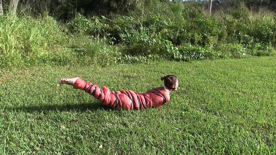 Carissa Silk &amp; Tape Mummification Carissa wants to try it all, every type of bondage material under the sun so today I show her how it feels to be wrapped in a very long silk saree. Carissa is playing with it in the wind making it flow so pretty behind her but I step in to put it to a better use. I have her help me a bit as I wrap her like a human burrito. I realize it wont stay on its own so I so happen to have electrical tape handy so I use an entire roll to ensure this silk stays put and she cant run away either. She is surprised just how effective silk and tape can cause immobility. Her works are entirely too clearly enunciated so I add a wrap around cleave gag with the electrical tape causing her lips to stay nicely pursed too. I take pictures of the process as you can see, I too am wearing a silk top and a pashmina scarf as a skirt. Once I have her nice and bound in such innocent materials, she has fun testing her agility and ability as she does V-ups, ass-ups, and does as I suggest to capture that perfect picture of this stunning outdoor bondage fun. She sets a goal in her mind that she wants to stand up as we watch her try and roll around and attempt. She knows what she must do so she rolls and rolls across the grass to have something to help her accomplish her mission. She used a swing to help her on her knees, which alone is an accomplishment alone, but she isn't stopping there. She is determined to stand as I watch and make sure she is safe doing so as she has no arms to catch her if she falls. She slowly but surely succeeds in standing up with no arms, no legs or mobility to help her. Her gagged smile and gag talk surely shows her true smile of defeating this mission. Now I challenge her to escape. since I did not have her wrists bound beneath the silk, she squirms her arms out giving us a victory pose! What fun this was and I hope you smile too watching us have casual outdoor playtime!<br><br><span style='color:#b0b0b0;'>[隐藏文字，购买后可见]</span>