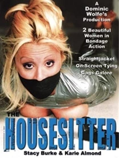 《DWC-30 The Housesitter》 《看房人》金发美女史黛西·伯克是一名大学生，她在暑期做了一份看房子的工作。在和女朋友通电话时，她听到了一些响声。接下来，她被一个蒙面盗贼抓住了，对方想知道她的钱和珠宝放在哪里。史黛西恳求道，解释说她只是个看房的，不知道贵重物品放在哪里。窃贼不相信她的话，把她捆起来后搜查了房子。在他的搜寻中，狡诈的入侵者找到了真正的主人的束缚道具，(紧身衣，口塞球，绳子)!他与史黛西对峙，但她发誓什么都不知道。然后窃贼就把那些道具用在了她身上！接下来的故事情节是充满活力的模特Karie Almond的三个捆绑小插曲！<br><span style='color:#b0b0b0;'>[隐藏文字，购买后可见]</span>