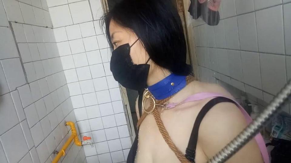 良家妇女之少妇捆绑淋雨 调教 【时      长】22分<br>【分 辨 率】1080P<br>【制    作】【玩的多】QQ3434165212<br>良心价格特惠出售良家妇女首次拍内衣捆绑淋雨，过程超级精彩。看图说话。喜欢良家妇女系列的可以约拍哦.常年招喜欢KB的良家妇女，待遇详谈 超值价格