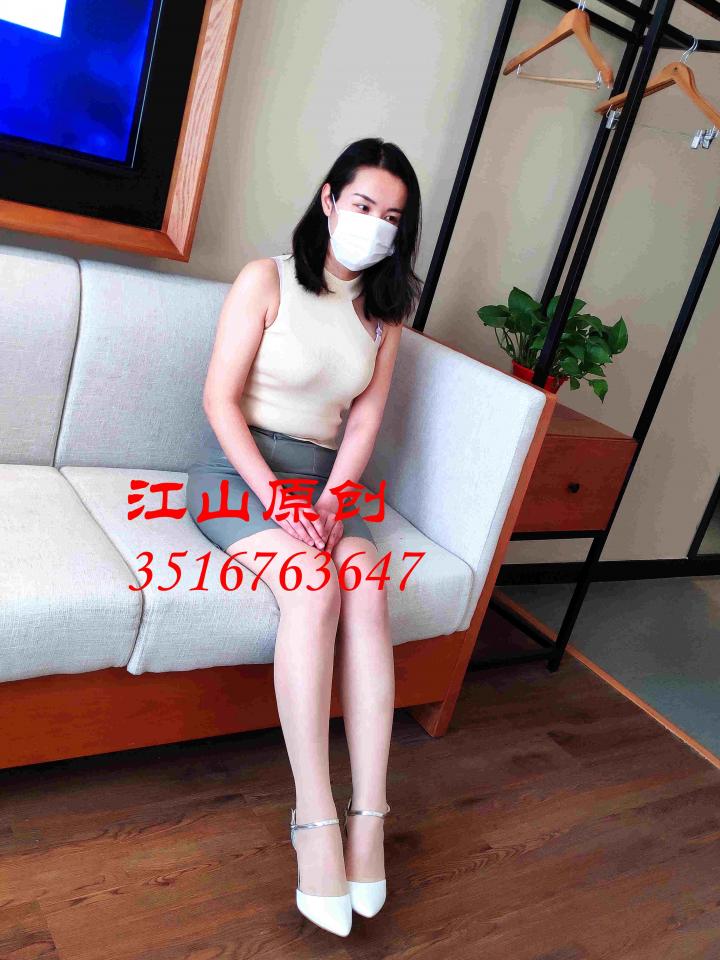 （补链）小雏五花+后手五花+押解+驷马+肉丝高跟+灵妠神出境 小雏极虐手臂。一时兴致所起，对小雏来了个极限试探，先紧缚五花，勒成小麻花，后面后手五花吊收肘，饶是小雏耐力极佳，也多次喊疼说受不了。奈何江山就是探究耐力极限的，所以一直绑了下去。玩了玩押解，膝盖上留了一点点空隙，灵妠押着小雏体验了一下押解缚。手臂绑太极限，所以第一圈小雏就受不了了，但还是押了几圈才停止。图片远没有视频精彩。有个有意思的花絮，小雏绑五花的时候，灵妠说她吊的不高，所以把灵妠喊过来，扭着她的手臂提了一下五花的高度，灵妠全身抽搐头一直颤抖，后来灵妠自己说不该多说话，自己属于“躺提”！<br>    高清拍摄，原生对话，小雏的表现真实可赞，灵妠属于神经大条了一下被五花提了一下胳膊感受了一下极限耐力。<br>    江山，安徽，3516763647or 3401955913，欢迎想体验的妹子骚扰。加好友请注明来意，不闲聊。<br>    小雏和灵妠，安徽，可以约拍约绑。   链接亲测有效<span style='color:#b0b0b0;'>[隐藏文字，购买后可见]</span>