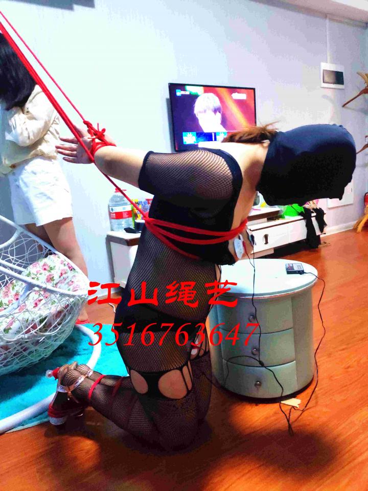 补链：新模真真，绳艺爱好者访谈+半调 新模真真，绳艺爱好者！真真默默关注江山有半年多时间!据说是为了考验是否能够安全，也是挺用心思的。但对于江山来说，爱好者是非常珍贵的，既能体验自己的喜好，又能得到一些红包，这样的爱好者可以来十打。真真初为人母，所以表现的略微大胆，江山也是第一次用了半个工具：电击片。过程还是很爽的，能看到真真的兴奋，能感受到真真的真实体验，过程是轻松的，结果是愉悦的。<br>    江山，安徽，3516763647or 3401955913，欢迎想体验的妹子骚扰。加好友请注明来意，不闲聊。<br>    真真，安徽，可以约拍约绑  