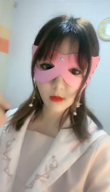 【不甜S】羞辱闺蜜:挠脚心腋下,sp,圣水舔脚钻胯 艾采原创 【不甜S】<br>说好的和闺蜜一起玩游戏 今天实现了 绳子捆着手 丝袜捆着脚 简单的TK和挠脚心