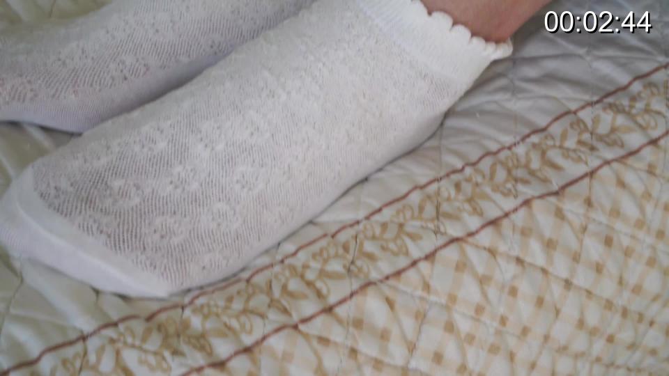 物恋传媒-黑靴白袜 物恋传媒系列，两个漂亮的小姐姐，都穿着小黑短靴和纯白棉袜，两个小姐姐都非常美丽，欢迎各位购买，非常值得一买哦