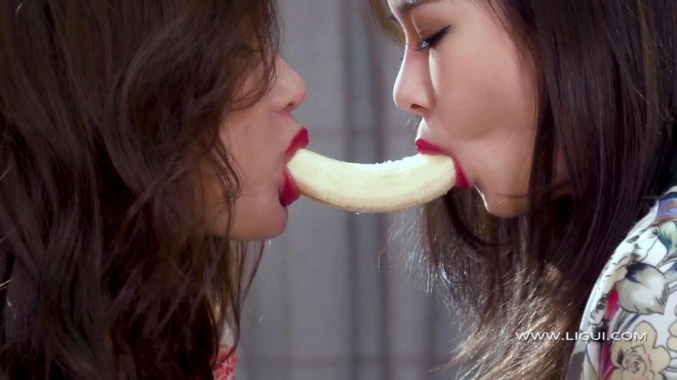 双生花之唇享丝柔 第一次发跟美束无关的 据说也可以通过 试试水<br>片名：双生花之唇享丝柔<br>出品：丽柜<br>模特：文芮 婷婷<br>出品日期：2020.06月<br>女女 舔足 丝足 裸足 吃香蕉<br>我的视频目录：https://www.yaohuba.com/video_list.php?uid=688450