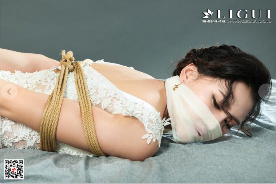 紧缚丽莲 安安 片名：紧缚丽莲 安安<br>出品：丽柜美束<br>模特：安安（新模）<br>出品日期：2020.6.27<br>蒙嘴 驷马捆绑 新娘婚纱<br>我的视频目录：https://www.yaohuba.com/video_list.php?uid=688450