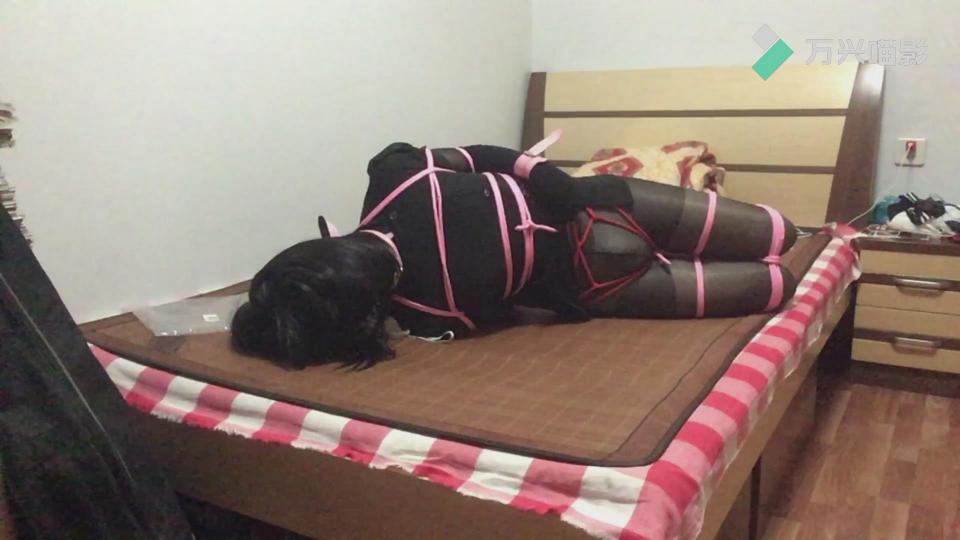 萌新伪娘自缚第五弹+黑色护士装+大话筒+黑丝粉高  