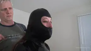 Gmoras - Latex Catsuit, Leather Straps and a Tight Hogtie 格莫拉斯（Gmoras）穿着紧身乳胶紧身连衣裤，从嘴里放上红色的圆球开始。紧扣后，她在插塞上盖上了皮革gwen兜帽，并将她的皮革手臂绑在手臂上，将其拧紧，完全束手无策。然后，她被蒙住了双眼，并在自己的身体上划了皮带，将她紧紧地绑住了，身体被皮带隔开。呼吸出现问题后，将引擎盖取下，但将眼罩放回原处，她的手腕变得更紧了。Gmoras is dressed in a tight latex catsuit and she starts by having a red ballgag placed into her mouth.  After it’s buckled on tightly she’s hooded with a leather gwen hood over the gag and her leather armbinder is placed over her arms tightening it up and leaving her completely helpless. She’s then blindfolded and leather straps drawn about her body cinching her into a tight hogtie with her body pinched off in intervals by the straps.  After some issues with breathing the hood is removed but the blindfold replaced and her hogtie made even tighter.<span style='color:#b0b0b0;'>[隐藏文字，购买后可见]</span><br>