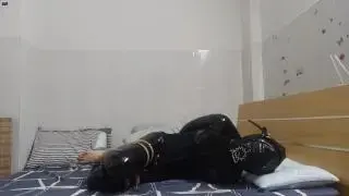 新人伪娘全包头套束腰M腿自缚挣扎 紧身衣、全包头套、束腰、折腿缚！<br>初投稿希望大家多多支持！<br>另：广州的朋友可约绳！<br>qq:<span style='color:#b0b0b0;'>[隐藏文字，购买后可见]</span>