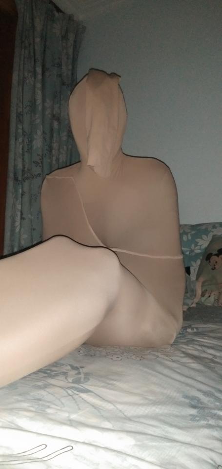 极限丝袜全包（木乃伊） - 整个过程用了19双裤袜，外加一个美人鱼式全包拘束衣，还有一条能全包的厚裤袜，最后由于完全看不见了所以单手套和棉绳就没敢用上，怕自己出不来～想交流的可以＋q 2015607035 [肉丝,中国女孩,木乃伊/全包,包裹]