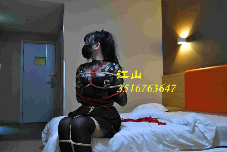 凪和姐妹一起 - 639458264交流群。原图太大传不上来。凪，是真丰满！