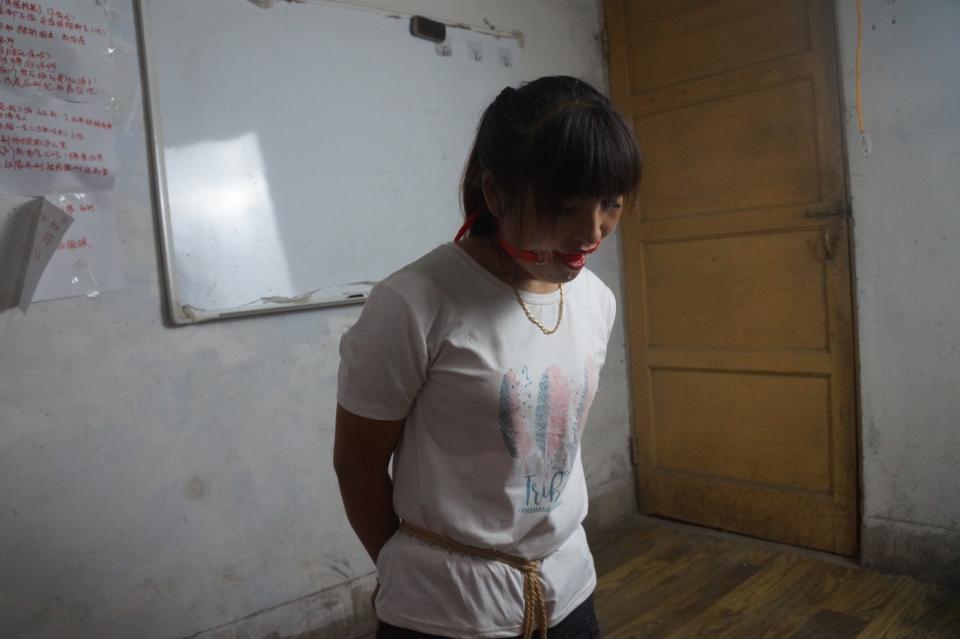 良家妇女之敏儿归来  敏儿终于说服老公，再次出来拍片。这次特价推出敏儿归来被俘记，欢迎大家欣赏。一个是全剧小屏版，一个是偷拍大屏版。<br>一个是2.7G 一个是1.2G。