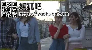 监禁调教母女三人 父亲出差离开了家，母亲也出去工作了的某一天，男人们突然侵入了家。首先两个女儿被袭击，在多次被侵犯期间回来的母亲也被男人们抓住，母女三人被喂下了药物等待药效发情。。<br>