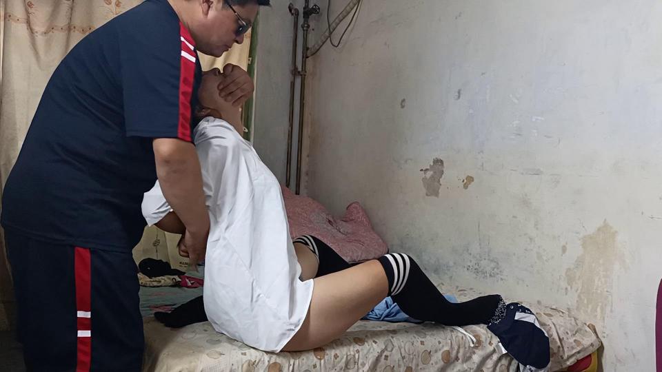 良家妇女之樱子被KB堵嘴 这次推出良家妇女樱子被抓堵嘴，看点 三点式内裤超级性感.欢迎大家欣赏，现定拍约拍超特价活动中【活动良家妇女敏儿】.欢迎咨询订约拍。<br>推荐大家腾讯微云下载【时      长】51分【分 辨 率】1080P<br>【制    作】QQ3434165212<br>【百度网盘】https://pan.baidu.com/s/1dszhlDGkE5mfPQu-1U2L2Q<br>【腾讯微云】https://share.weiyun.com/XBIbWpig