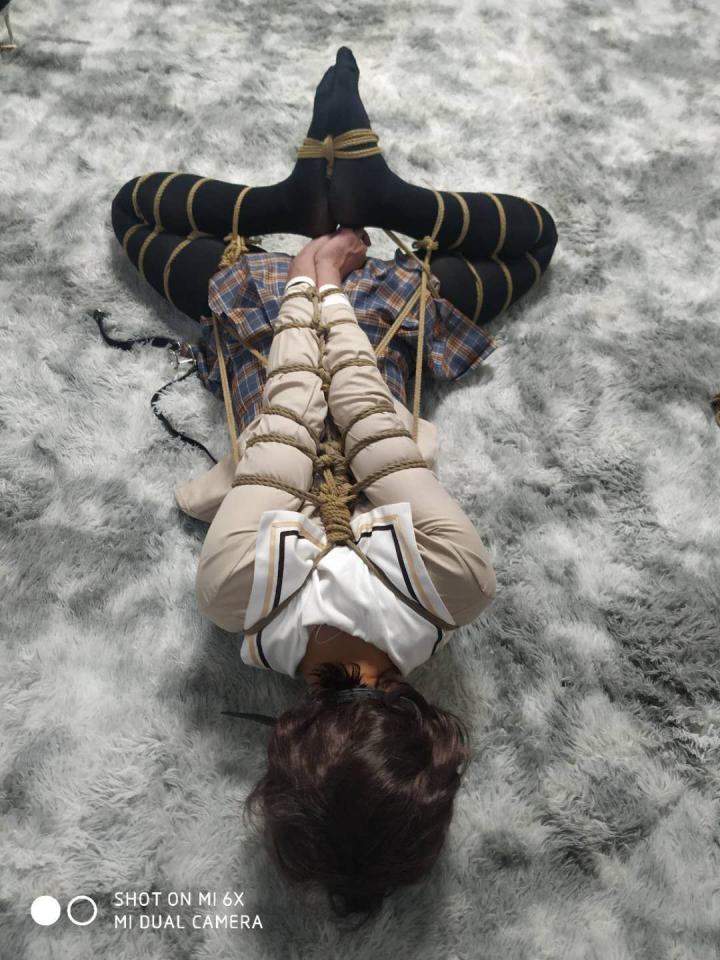 新人伪娘的初绑 - 呐 这是本人（伪娘）的第一次啦 好紧的说，希望大家喜欢呀！坐标石家庄，欢迎同好交流2170037732 [丝袜,驷马（俯卧）,堵嘴,蟹缚,西式（直臂并肘）]