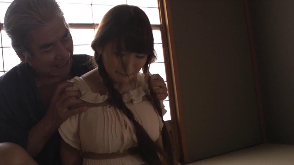 緊縛調教娘 崩れ去った幸せな家庭と平穏な日々 消え去る希望の中で堕ちていく縄調教快楽  三原ほのか寄人篱下，被主人家调教训练，捆绑，驯服，叼物品，和服紧缚，不断妥协（不要在线解压）<span style='color:#b0b0b0;'>[隐藏文字，购买后可见]</span>