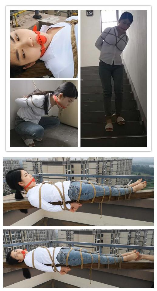 冷兮 白衬衣 牛仔裤 楼顶木头上的捆绑 手脚捆绑艰难的下楼梯 随心原创  冷兮 楼顶 捆绑 木头 楼梯里行走  大小1.20G 时长33分钟 定拍  QQ 63111044