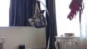 母亲小凤的吊缚，驷马吊缚。豹纹紧身衣，黑丝袜，在女儿的注视下被吊起来堵嘴，吊头发。 母亲小凤的吊缚，驷马吊缚。豹纹紧身衣，黑丝袜，在女儿的注视下被吊起来堵嘴，吊头发。耻辱感十足！第一对的母女系列的主角，柔韧性极佳，忍耐力极佳，配合度极佳。江山想怎么绑，就同意怎么绑，极其高的投入度！<br>江山，3516763647.模特均可以介绍！