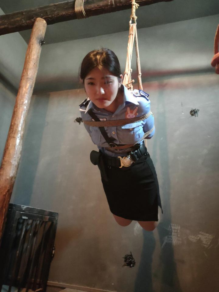 胜景影视   新片 《魔窟较量之逆袭》 大家期待已久的这部新片《魔窟较量之逆袭》正式出炉了，剧情不多说，预知后事如何，精彩在视频里面，精彩多多，不容错过好片，QQ461999667 