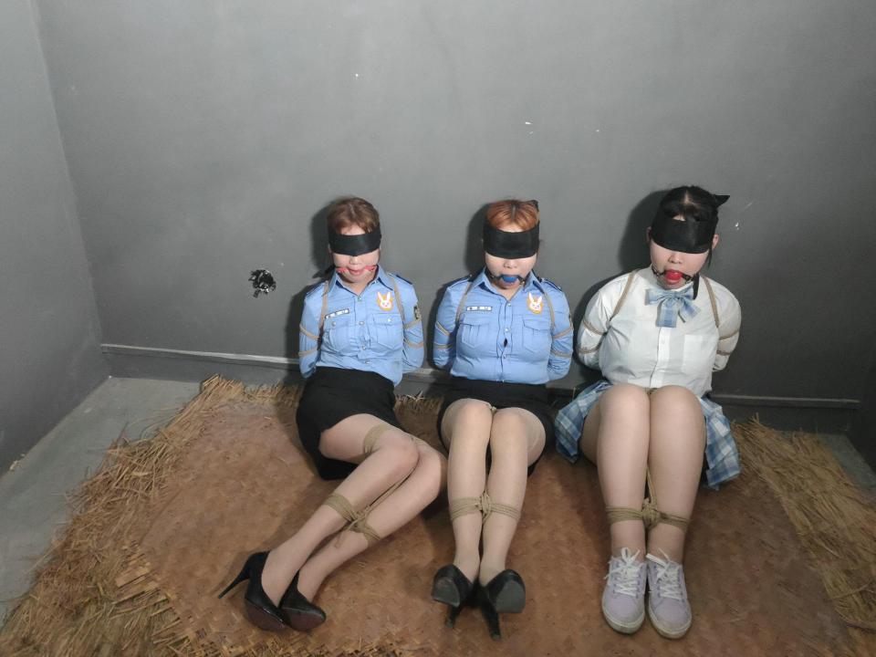 新片《诱捕 2 》上集 大家期待已久的这部新片《诱捕 2 》上集 出炉了，剧情丰富多彩，精彩多多，不容错过，值得拥有，不说了大家去看视频原片吧，下集更精彩 几个美女最后被一起贩卖 QQ461999667    感觉贵的可以不买
