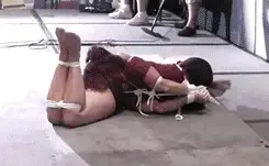 Bondage Escape Contest from FetishCon 2011 Part 2 A realistic Bondage Escape Challenge live at an Bondage Event. No Fakes. A real Challenge between Rigger and Model ! <br><br><span style='color:#b0b0b0;'>[隐藏文字，购买后可见]</span>
