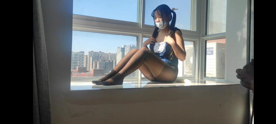 【冷与贝020】死库水双马尾黑丝袜冷少，花式驷马开腿捆绑调教 统一解压密码：leng<br>解压后修改后缀为.mp4<br>前面一段是捆绑花式，上半身菱形缚 五花 捆腿，然后日式 捆腿扔到床上挠痒 鞭打 木拍打屁股，以及m开腿调教，震动，最后是驷马打屁股 挠痒，黑丝美脚，你懂的。