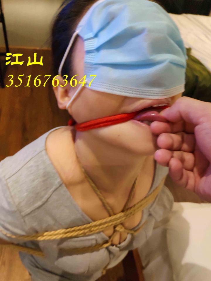 （补链）茶艺师静静第一季最后一集，蕾丝裆丝袜，龟甲缚，后手缚，竖直吊头发跪行 茶艺师静静第一季最后一集，蕾丝裆丝袜，龟甲缚，后手缚，竖直吊头发跪行。第一季的茶艺师，最后被调理的很服帖，让怎么做，怎么做。其实严格说是从这之后，才约到女儿就是摆臭脸的那个女孩。只是这部以为发出来了却一直没有发。今天发出来，补足第一季完整了。<br>江山，3516763647，模特均可介绍。
