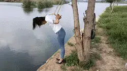 良家妇女之樱子湖边调教和菲菲偷桃被抓 樱子野外湖边调教，非常精彩。还有菲菲野外去桃园偷桃被抓，视频真的很精彩。图片部分加涂鸦。视频全程露脸。定拍联系3434165212
