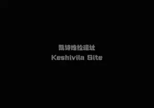 【半岛束艺台】YT737 鹿野废弃小镇逃亡三部曲之武装护送 炎热的夏季使台长鲜有精力进行大场景制作，但这并不代表本台失去了匠心，《逃亡三部曲》作为2020夏末最具匠心之作，集成了本台所有拍摄手段，简约而不粗糙，美式快节奏绝不拖泥带水，既有紧张刺激的逃亡、挣扎和丧心病狂的10米悬吊，又有轻松尴尬的片场花絮。特别是第一集拍摄过程中突遇一个班的“武装人员”（真人CS发烧友），镜头记录下了台长与武装组织头目之间的交涉，并顺便更改了剧本，鹿野就这样在一群武装到牙齿的“士兵”目送下逃离了是非之地。★★★注：本台所有压缩包解压密码均为：BDTV【半岛束艺台】烟台绳艺原创工作室，全宇宙范围诚邀绳模(烟台、威海、济南、青岛等高铁直达城市优先)，不做精品只做生活，用镜头记录最真实的绳艺，纯净捆绑，健康游戏！为每一个热爱捆绑的朋友展示最纯粹的绳艺，为每一个客户用心打造属于您的专属作品。应聘、定拍请垂询QQ2245148409/微信peninsulastudio或扫描微信二维码，业务洽谈秒回，闲聊看心情，色情勿扰。点击欣赏更多(More Clips)<br>