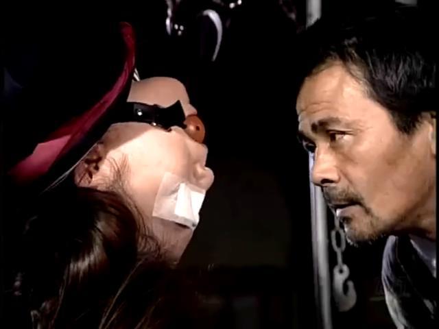 《新版餓鬼草子 奴隷女校生危険な罠》 A站工人大叔一生的梦想在废弃的工厂监禁紧缚Tiao教女学生，【いい眺めだ。イケニエ。まさしくその姿は、わしが一生思い焦がれてきた奴隷女校生そのものだ。この感触、この匂い…噛みついて、食いちぎって、まったり口中一杯酔い痴れる…一生思い焦がれてきた至高の一刻…何も知らず男の廃工場にやってきた若い女。オマエハ罠ニ近ヅキスギタ…。】<br><span style='color:#b0b0b0;'>[隐藏文字，购买后可见]</span><br>出版商：アートビデオ<br>类型：单体作品    高中女生   紧缚    校服    SM <br>演员：山咲ゆか<br>我的往期视频目录https://www.yaohuba.com/video_list.php?my_video=1（喜欢的多多关注，谢谢支持！）