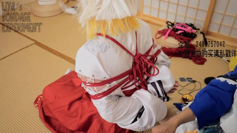 【莉雅的约绑之作】紧缚、电击、TK、SP、棒棒    莹草、御馔津  cosplay        莹草：莉雅<br>御馔津*2:不愿透露姓名的某人*2<br>内容简介：<br>紧缚、电击、TK、SP、棒棒、口球、胶带封嘴<br>剧情简介：<br>约玩的产物，随便录了一下下，因为铃铛太多了，全程都是铃铛声就加了轻音乐<br><br><br>视频尺寸：1920*1080<br>视频大小：1010M<br>视频时间：00:45:45<br>解压密码：liya<br><br>请在百度云下载之后使用手机或电脑解压，使用百度云解压会使得文件损坏 <br>如有定拍或其他需要请联系工作室2490757042<br><br>众筹链接：<br>莉雅：【众筹】【COSPLAY】剧情、角色征集<br>https://www.yaohuba.com/user_script_detail.php?article_id=742&user_script_id=388<br>莉雅：【cosplay】【紧缚、挣扎、逃脱】【蕾姆】<br>https://www.yaohuba.com/user_script_detail.php?article_id=743&user_script_id=389<br>莉雅：【舰娘】【监禁】【吊缚】【cosplay】<br>https://www.yaohuba.com/user_script_detail.php?article_id=764&user_script_id=405<br>莉雅：【明日方舟】【cosplay】<br>https://www.yaohuba.com/user_script_detail.php?article_id=773&user_script_id=414<br><br>更多好看的视频请戳我   