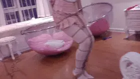 小雏亲妹妹--美灵同学，初试缚！172cm身高，105体重，兼职是身材不要太好！皮肤好，脸蛋儿能掐出水的美人儿 小雏亲妹妹--美灵同学，初试缚！172cm身高，105体重，兼职是身材不要太好！皮肤好，脸蛋儿能掐出水的美人儿！<br>第一次捆绑就用了欧式直臂！皮肤嫩到几分钟就变紫了！（实际是绑的紧）下身蛇缚，紧紧绑起来之后，第一次穿这么高跟的美灵同学竟然还可以跳着去床上完成驷马的造型！江山只能由衷的说：太满意了！<br>江山，3516763647.美灵，坐标安徽阜阳，欢迎约拍定拍！