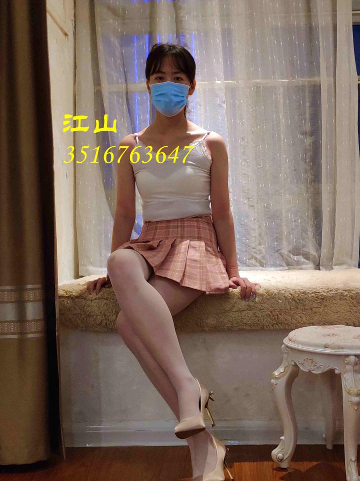 补链：大长腿美女美灵同学第二部来了。极紧龟甲缚,10CM白丝袜高跟鞋单腿吊，体验了一下双腿吊 大长腿美女美灵同学第二部来了。极紧龟甲缚，让还没有男票的美灵脸红的说是不是太紧了！后手缚加身后收紧大臂，玩过绳子的同学都知道，这样是比较难受的。美灵10cm高跟鞋单腿吊，当江山提出要双腿吊的时候美灵凶恶的说不行！过了几分钟又贴心的说，拿掉高跟鞋应该可以试试。怎么说呢，美灵是个愿意尝试的美女，跟姐姐小雏一样的敬业！！<br>美灵，安徽阜阳，172cm身高，平时不穿高跟鞋，这次穿了10cm的，觉得腿长的不要不要的。可以约拍定拍！<br>江山，3516763647