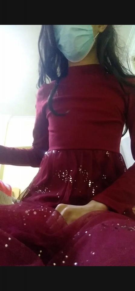 [福斯小姐姐]红衣少女自缚 经过上个视频对绑手腕初次试了后，我这次打算先用胶带绑jiojio再绑手手，绑好后进行挣扎可是没有上次顺利没有挣扎开，不过还好准备了刀以防万一。此视频由我哥哥亲自归置了一下，我拍的视频的质量也就那样请你们多多包涵昂。