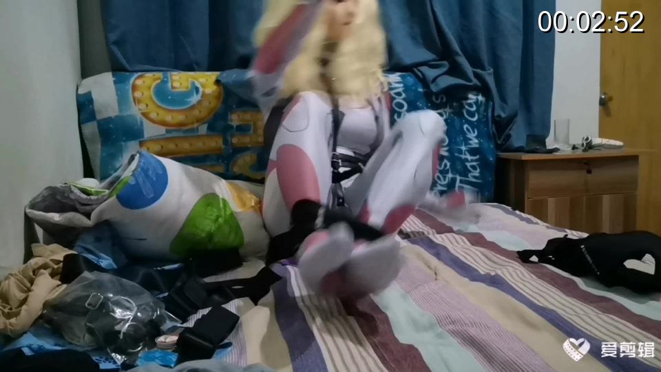小伪娘的装备测试记录，多种拘束方式与服装的配搭，3段合辑 我是一枚CDM，最近扩充了服装和装备，新装备入手，自然是要好好测试一番的，以下便是这几次测试记录的合辑。总体来说，测试结果我个人还是比较满意的，希望各位看官也能够满意，满意的话今后请多多支持我未来的作品哦(～￣▽￣)～*感激不尽！