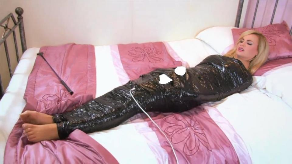 Mummified as a Lesbian Fuck Toy!! HD Jasmine thinks fellow Domme Jess is teaching her how to mummify her submissives, but really it's Jasmine who's going to end up completely wrapped up tight and TOTALLY IMMOBILE!! Tricked and trapped, with her legs and arms in tape, Jasmine can do nothing as Jess completes her wrapping and pushes Jasmine down on the bed! And now it's time for Jess to have some fun with poor Jasmine, fastening a COCK GAG in her mouth and SITTING ON HER FACE AS SHE CUMS, while Jasmine is BROUGHT TO ORGASM with a wand taped over her pussy<span style='color:#b0b0b0;'>[隐藏文字，购买后可见]</span>