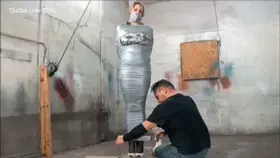 Nina's first time in tape Brand new full figured gal next door Nina, is taped up for the very first time. Secured to the post and gagged with tape. I take my time adding layer after layer of tape creating a mummified Nina.<br>(Bonus clip - Neici small spaces)<br><br><span style='color:#b0b0b0;'>[隐藏文字，购买后可见]</span>