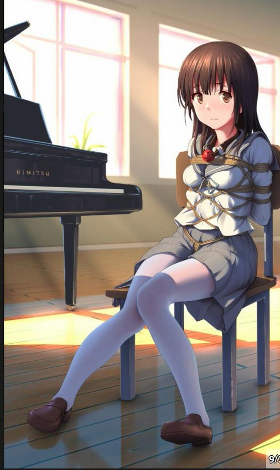 【晓声有声小说】巧巧束缚日志下 父母鞭打 羞[不可描述] 鞭子不断抽打呻吟  原创工作室：晓声有声小说<br>巧巧父亲的上古神兵缓慢地滑出巧巧母亲的嘴巴，满意地掉着口水。父亲迅速从母亲高举的双手上抓起一根马鞭，继续鞭打巧巧湿漉漉的阴门。父亲为了惩罚巧巧邪荡的表情，将本轮鞭打增加了十鞭。 “疼！”巧巧一喊出来就被惧怕感占领了全身。 父亲完成了第一轮[不可描述]鞭打，狠狠地看向巧巧扭曲的脸，“我觉得应该增加对你的羞耻教育，小小年纪就学会在外面勾引男人了！现在知道疼了？小贱人！我让你知道知道什么叫疼，下贱的行为应该受到什么样的惩罚！”父亲点了一支烟，吸了一口，又继续拧紧腰带上的旋钮。<br>巧巧赶紧说道：“卑女下贱，辜负主人的调教，甘愿受罚……”巧巧的话在又一阵疼痛里中断。原来父亲将燃烧的烟头伸进巧巧的后庭里，在柔润的嫩肉上来回戳弄，然后又伸进巧巧充血红肿的仙道里点她的仙道壁和滴着白色汁液的仙蒂。巧巧咬住自己的舌头不敢出声，脖子因此憋得涨红。 父亲把一个不够长的铁链用锋利的齿夹夹在巧巧母亲满是水疱的仙唇上，铁链的另一端是一支巨大的保龄。“贱人，去给我做点吃的！”父亲让母亲站起来走进厨房，母亲的仙唇被保龄拉得老长。母亲在厨房里尽量减少行走，还是疼得眼泪直流。但是母亲一声不响，像一个训练有素的军人。母亲做了父亲一个人的饭，因为接受惩罚的奴隶是不被允许进食的。<br>父亲把巧巧倒吊起来，仙道进入入漏斗，隔夜的开水被灌进去，烟伤、锥痕一齐沸腾起来。 巧巧再次昏了过去。 巧巧父亲命母亲对巧巧进行复活按摩，巧巧弱弱地醒过来。 父亲把接近零度的冰水倒入巧巧的后庭，巧巧又叫了起来。巧巧的[不可描述]肿的更高了。父亲突然亢奋起来，他将巧巧注水的洞口用三棱锥塞住，又将巧巧双手吊起，命巧巧母亲找来两条两端有齿夹的链条。父亲使巧巧的一只脚高高抬起，靠在脑袋上，一条链条的一端夹住巧巧的一只脚的大脚趾，另一端经过巧巧的后背，从[不可描述]绕过，夹在巧巧的一颗红枣上。巧巧迷迷糊糊的呻吟着。另一条的一端咬住巧巧的另一颗红枣向上拉起，穿过后背，另一端夹在仙道口的三棱锥上。 巧巧的面包被一上一下拉扯起来，又有乳夹的作用，刹是好看。父亲咂着嘴，拎起鞭子胡乱抽打起来，巧巧的躲闪就像是舞蹈。<br>此时，巧巧父亲已经结束了巧巧的第一轮鞭打，巧巧的面包肿得像两颗水嫩的蜜桃。巧巧像母亲一样坚强得默不作声。父亲的鞭打技术非常精悍的，每一鞭都落在准确的部位上，没有停顿，并且力道均匀。这与父亲年轻时的职业不无联系。父亲曾是一个出色的乐团里出色的鼓手。巧巧的同学因此非常羡慕巧巧有这么个明星父亲。 巧巧父亲抽了根藿麻，抽打巧巧胸部以上的位置，藿麻在父亲手中脆弱无比，没几下就断了。父亲换了六根粗壮的藿麻，巧巧的皮肤出现华丽的痕迹，巧巧说了句什么，父亲捏住巧巧的乳桃，用力拧。巧巧闭紧眼睛不再讲话。<br><br>　　母亲收拾好碗筷，又跪回父亲身边，双手举起各种鞭子。 父亲解开巧巧的“内裤”，鞭打巧巧的腰和腹部，巧巧的后庭和[不可描述]把吊钩吞进身体缩成一团。 父亲分了一把竹鞭给母亲，让母亲和他一起鞭打巧巧的腿部，有分腿器的帮助，两人鞭打也很方便。巧巧失去理智地哭喊，父亲很生气，他让母亲把工具箱拿来。母亲从冰柜里取出工具箱并将它举过头顶，父亲在抓出一把金属三棱锥，进入入巧巧含着吊钩又紫又肿的阴口和后庭。父亲在巧巧的仙道里塞了四根三棱锥，在后庭里塞了三根三棱锥。新一轮的后庭鞭打开始了。 三棱锥冰凉锋利的棱角似乎把巧巧割醒了，巧巧停住不叫了。 所有的锥体被塞进洞口半公分，这样不会缩小鞭打的面积。 巧巧的汗水、泪水、鼻水、口水洗礼了异常扭曲的面孔。<br>　　父亲用富有弹性的竹板连续鞭打巧巧的塞满异物的后庭和阴口各七十鞭，多出的鞭数是为了惩罚巧巧的喊叫。巧巧感觉到自己的[不可描述]已经稀烂，血水随着竹板飞溅。巧巧的嘴巴和另两个[不可描述]一样流出血来，巧巧咬破了自己的舌头。 父亲将巧巧的受刑的[不可描述]夹满铁夹，像两朵盛放的向日葵。父亲挥舞的皮鞭使铁夹纷纷掉落。巧巧的面包上面多出对称的齿痕。<br><br>　　窗外，夜幕低垂。 巧巧唯一的盼望是黎明快来临。 可是，黑夜总是比想象中漫长。 巧巧被父亲从刑台上翻转过来，扣好每个琐子。巧巧感觉面包快被挤炸了。巧巧绝望地叫了起来。 父亲用细铜线编制的鞭子鞭打巧巧尚为光滑的背，鞭声与巧巧肆无忌惮的叫喊交相辉映。巧巧大概是疯了，她这么叫只能让父亲更加残忍。 半个小时过去了，巧巧全身除了头颈和手臂外，已经没有完好的皮肤。巧巧父亲让母亲为巧巧涂抹酒精。巧巧就像未接受调教的野孩子一样叫喊，再次激怒了在一旁休息的父亲。 父亲拿起生牛皮双穗鞭疯狂得抽打巧巧红肿变形的臀瓣。这把鞭子打在身上就像在剥皮，所到之处必定皮开肉绽。巧巧的喊声变得嘶哑，像在反抗。 父亲命母亲跪扒在巧巧分开的双腿下面，也分开双腿，双手撑开肛口翘起臀部。父亲的鞭子分别落在母女两人的后庭和阴门上，两个奴隶的[不可描述]血肉模糊，各种液体和鞭子一同在空气中旋转、下落。<br><br>夜色已深，巧巧家的鞭打还在继续。 父亲拔出巧巧[不可描述]的三棱锥，举起硕大的上古神兵在母女二人的四个[不可描述]内交换抽进入。神水加剧了[不可描述]的疼痛。 父亲把巧巧倒吊起来，仙道进入入漏斗，隔夜的开水被灌进去，烟伤、锥痕一齐沸腾起来。 巧巧再次昏了过去。 巧巧父亲命母亲对巧巧进行复活按摩，巧巧弱弱地醒过来。 父亲把接近零度的冰水倒入巧巧的后庭，巧巧又叫了起来。巧巧的[不可描述]肿的更高了。父亲突然亢奋起来，他将巧巧注水的洞口用三棱锥塞住，又将巧巧双手吊起，命巧巧母亲找来两条两端有齿夹的链条。父亲使巧巧的一只脚高高抬起，靠在脑袋上，一条链条的一端夹住巧巧的一只脚的大脚趾，另一端经过巧巧的后背，从[不可描述]绕过，夹在巧巧的一颗红枣上。巧巧迷迷糊糊的呻吟着。另一条的一端咬住巧巧的另一颗红枣向上拉起，穿过后背，另一端夹在仙道口的三棱锥上。 巧巧的面包被一上一下拉扯起来，又有乳夹的作用，刹是好看。父亲咂着嘴，拎起鞭子胡乱抽打起来，巧巧的躲闪就像是舞蹈。<br><br>黎明渐渐来到，母亲给父亲做了早餐。并挤了一杯乳汁一起端了上来。母亲爬到父亲跨下开始例行谢恩，巧巧一夜的鞭打结束了。 母亲无限温柔地含着父亲的[手动滑稽]的上古神兵旋转，吹吸，然后吃进喉咙。父亲又一次射了。 父亲说：“教育你这个小贱人倒把我累坏了，真是越来越没规矩了。今天开始，我要对你重新调教！”父亲开始他的早餐。 巧巧在母亲的帮助下，从吊绳上摊倒在地板上。母亲拆掉链条和乳夹，并拔出像是粘在鸟巢里的三棱锥。血水奔而出，在地板上散开。 父亲用筷子指着母亲说：“贱人，小贱人上学去了开始教育你，等下把刑具洗干净、收拾好，把地板给我擦干净！” 巧巧母亲拖着沉重的保龄扶巧巧跪在父亲跨前谢恩。父亲抓着巧巧的头发用力得抽进入，巧巧的喉咙里发出呜呜的声音。射完后，父亲将巧巧甩在一边，命巧巧母亲用乳汁为巧巧擦洗伤口。 “谢谢主人惩罚，卑女再也不敢了。”巧巧轻轻地说着，被母亲拖到卫生间里清洗。巧巧母亲洗完女儿的身体，开始给刑具消毒。 巧巧穿好衣服，扶着墙壁出了家门。远远地看见阿斌等在那里。巧巧痛苦地闭上了眼睛。<br>