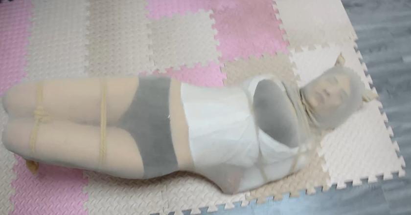 【得意客定制】被包裹的美人！（全包全包） 得意客工作室定制，沈晨一如既往的下班回家，可她万万没料到会遭到旧情人的报复，知道这个旧情人后沈晨本来收到惊吓的小心脏也不是也慢慢平稳下来，她本身也是知道这个旧情人一些“小爱好”的，就算报复无非也是用这些来满足他而已，也从害怕慢慢的变得无所谓，但是沈晨并没察觉到这次跟以往有些许不同……