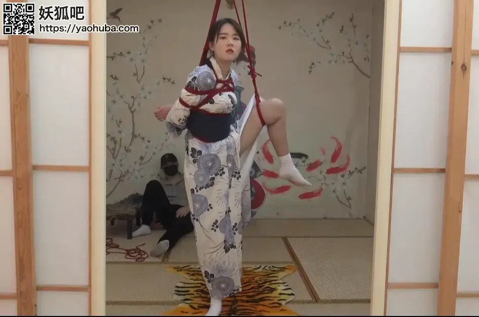 日式和服紧缚 第四集 剧情丰富多彩， 预知内容，请欣赏视频 QQ342642509