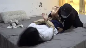 【新月工作室】正片发售 00后小美女玉萧 裸足涂油 驷马TK 极品裸足真实游戏 挣扎不停 足控爱好者新年福利 （上集） 【新月工作室】可爱的玉箫妹妹非常乖巧，穿着活力的JK制服，老老实实被绑个驷马，还一直求饶说不要太过分。可这样的裸足在眼前，是不能忍的。“哈哈哈哈，不要挠我，不要给我涂奇怪的东西啊！”玉箫妹妹的挣扎和各种行为，让人看了欲罢不能，还有那魔性的笑声，扭动，完全就是一副标准的落难女孩的写照。气垫刷，羽毛，牙刷齐上阵，从脚底到大腿，腰部，腋窝，下巴等敏感的地方一个没放过，太过瘾了。