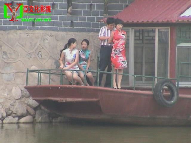 【丽佳-D022】端午节赛龙舟 丽佳老片。库存片源全部发布之后将推出2021丽佳全新作品。丽佳新片模特均可预约私人定制拍摄！欢迎剧本定拍、个人约拍、赞助参演，欢迎预约“沉浸式剧本”体验。欢迎全国范围的女模特、女S/女m及女同好加盟丽佳！详询加QQ:3422510869，注明：丽佳。关于最近咨询丽佳所发现问题的几点说明：1，剧本定拍(影片)价格不菲，无奈物价飞涨成本太高。咨询前请仔细斟酌好自己的预算，图便宜的请另寻他路。2，约拍(摄影)请先表示诚意，交定金预约时间和模特。基本官价(摄影圈)略微偏高，因为涉及绳艺和场地。首次约拍模特，工作室将有第三人在场，如介意请绕道。3，关于“沉浸式剧本体验”，即预先设定好的情境，体验者以角色的身份亲身体验剧本里的情节且切身感受其中。如女烈、囚犯等(具体可参考所有丽佳影片)。咨询体验请先介绍自己的基本情况(属性)及体验需求，体验同样收费不菲，请量力而行。女性体验免费。4，赞助、参演、观摩以及会员制等，请私信详询。感谢丽佳新、老朋友的长期关注和支持，欢迎大家群策群力，期待你的宝贵意见和建议。<br><span style='color:#b0b0b0;'>[購入後に隠しワードが表示されます]</span>