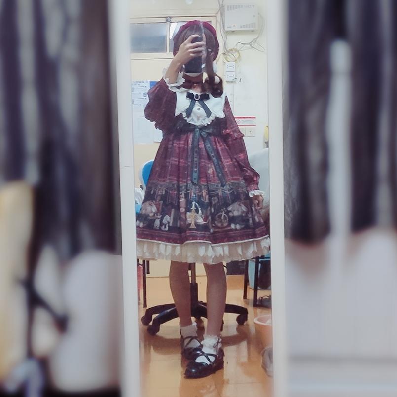 [坎喵]lolita日式后手自缚教程 哈喽，这里是女装子坎宁安喵~<br>这回的内容是一个简单的日式后手缚教程，和常规的只用绳子的自缚相比将手腕的拘束改为使用手铐，比起用绳子进行自缚难度降低了不少<br>原本是录给一个朋友帮助他更直观的学习日式后手缚的自缚方法的，顺便也分享到林子里，仅供参考~<br>纯捆绑，内容比较简单<br>网盘的解压密码：saosao，如果可以尽量使用林子的保管库下载吧<br>另外现在坐标魔都，是lo娘和jk，常去漫展，还希望能找到同好一起交流呀~~希望能找个S一起玩~扣扣31玖112四368~~~