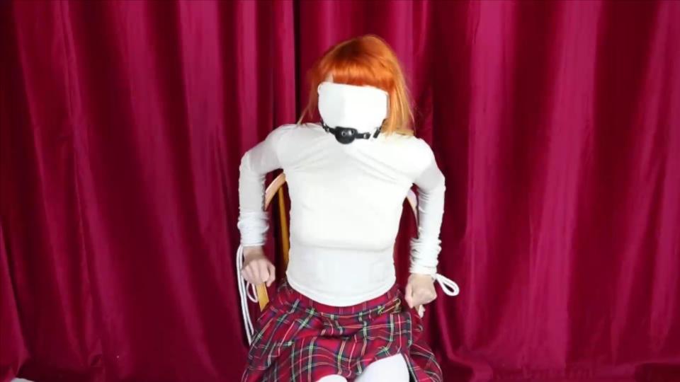 Jessica - Duct Tape Bondage In Black - video and images 杰西卡看起来如此惊艳，在这部俏皮的束缚电影中穿了一身黑色。<br><br><br><br>她穿着高跟鞋，闪亮的黑色紧身裤和紧身套头衫。她看着你，玩弄她那性感的[不可描述]。她使劲地呼吸，抚摸着[不可描述]和大腿。杰西卡舔了舔嘴唇，让你把她绑起来。电影褪去了黑色，我们回来时杰西卡坐在椅子上，脚踝、膝盖和大腿都用胶带绑着，胳膊放在背后。她很喜欢。她高兴地呻吟了一会儿，然后让你把她堵住。电影结束时，杰西卡变得越来越性感和[不可描述]，因为她是塞住和束缚。<br><br><br><br>独角戏大约3分钟长，所以电影的其余部分都是束缚Jessica looks so so stunning, dressed all in black for this playful bondage film.<br><br>She's wearing high heels, shiny black tight leggings and a tight skinny turtleneck. She looks at you and plays with her pert breasts. She breathes hard as she strokes her nipples and thighs. Jessica licks her lips and ask you to tie her up. The film fades to black and we return with Jessica sat in the chair, bound with duct tape at her ankles, knees, and thighs, and with her arms behind her back. She loves it. She moans with pleasure for a while before asking you to gag her. The film finishes with Jessica getting hornier and hornier and climaxing as she is gagged and bound.<br><br>The solo play part is about 3 mins long, so the rest of the film is all bondagey<span style='color:#b0b0b0;'>[隐藏文字，购买后可见]</span>